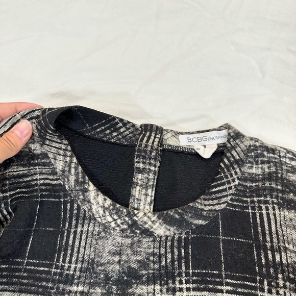 BCBGENERATION PLAID LONG SLEEVE DRESS - Picture 3 of 10